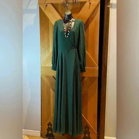 Lulus Dresses & Skirts - Lulus Green Gown-Large